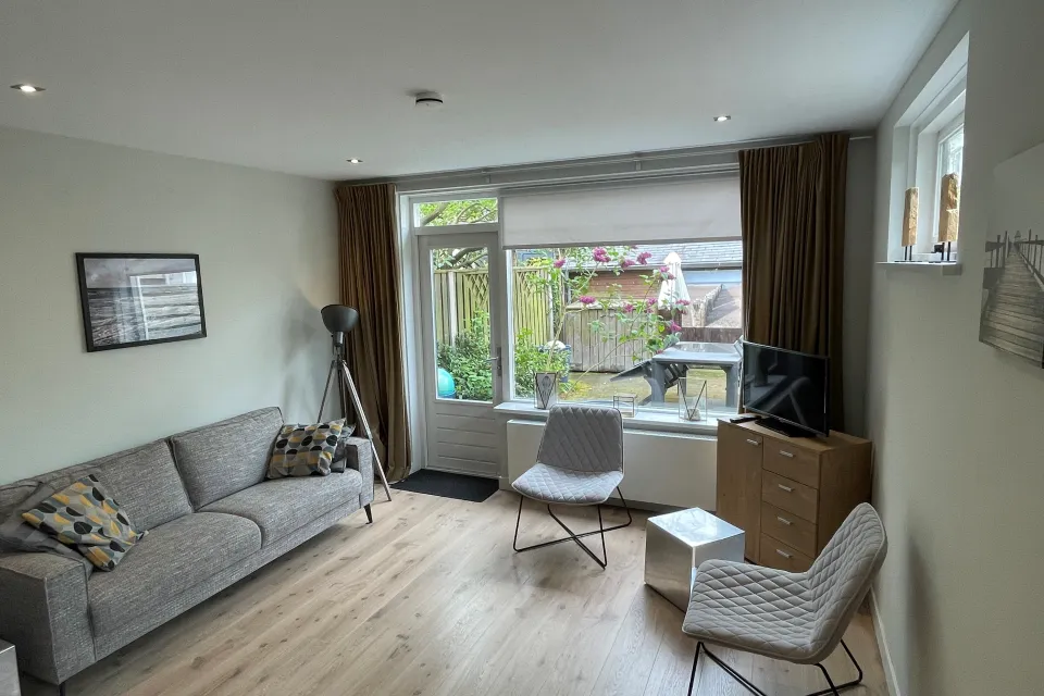 Nieuwe inrichting woonkamer bank en stoelen