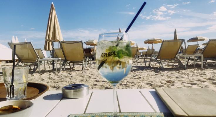 Cocktail op het strand 